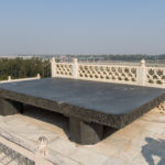 Als die Briten 1803 das Fort beschossen, wurde der Thron von einer Kanonenkugel getroffen. Die Kugel zerstörte den Thron aber nicht, sondern prallte ab und schlug in einer Wand gegenüber ein