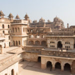 im Hintergrund das Jahangir Mahal